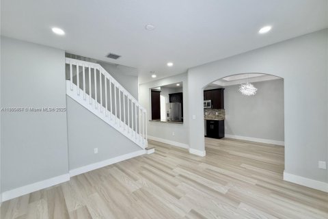 Touwnhouse à vendre à Pembroke Pines, Floride: 3 chambres, 133.97 m2 № 1896469 - photo 2