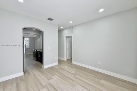 Touwnhouse à vendre à Pembroke Pines, Floride: 3 chambres, 133.97 m2 № 1896469 - photo 11