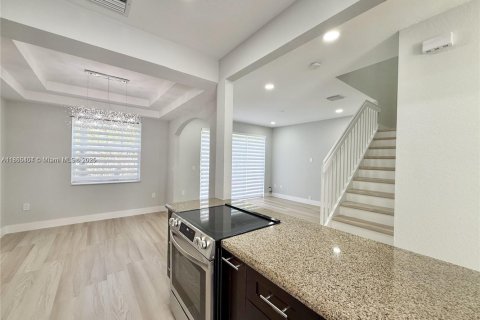 Touwnhouse à vendre à Pembroke Pines, Floride: 3 chambres, 133.97 m2 № 1896469 - photo 4