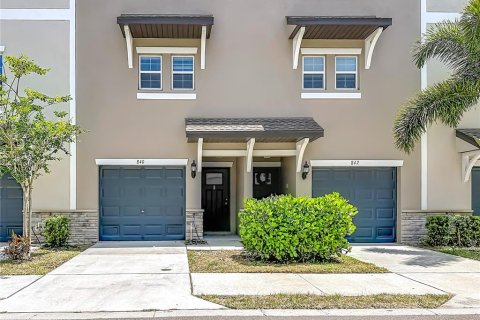 Townhouse in PALM RIVER TOWNHOMES in Tampa, Florida 2 bedrooms, 161 sq.m. № 2232202