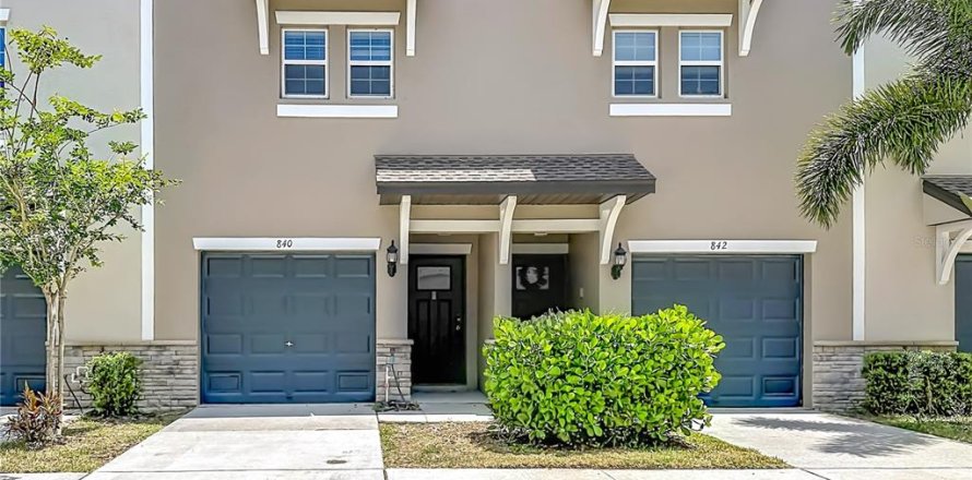Touwnhouse à PALM RIVER TOWNHOMES à Tampa, Floride 2 chambres, 161 m2 № 2232202