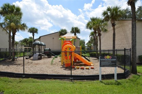Touwnhouse à louer à Orlando, Floride: 3 chambres, 154.22 m2 № 2410507 - photo 18