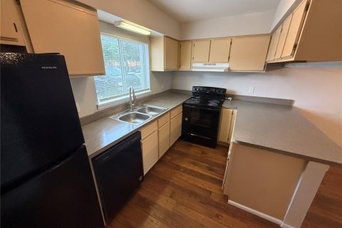 Touwnhouse à louer à Orlando, Floride: 3 chambres, 154.22 m2 № 2410507 - photo 2