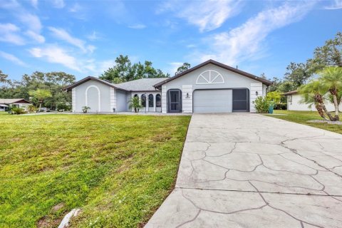 House in Port Charlotte, Florida 3 bedrooms, 210.98 sq.m. № 1858457 - photo 3