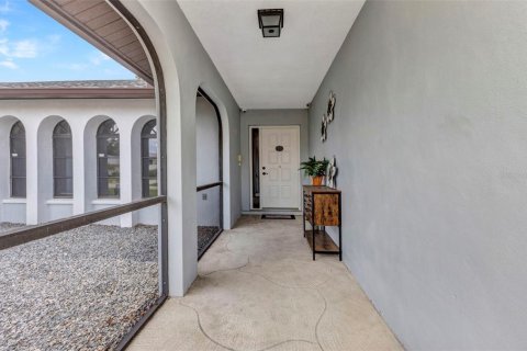 House in Port Charlotte, Florida 3 bedrooms, 210.98 sq.m. № 1858457 - photo 4