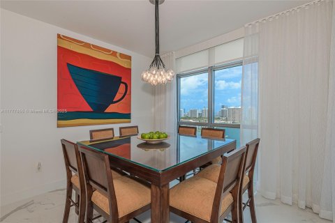 Condo in North Miami Beach, Florida, 3 bedrooms  № 1714355 - photo 23