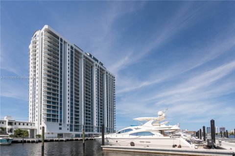 Condo in North Miami Beach, Florida, 3 bedrooms  № 1714355 - photo 1