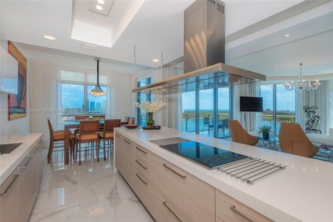 Condo in North Miami Beach, Florida, 3 bedrooms  № 1714355 - photo 18