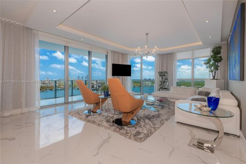 Condo in North Miami Beach, Florida, 3 bedrooms  № 1714355 - photo 11