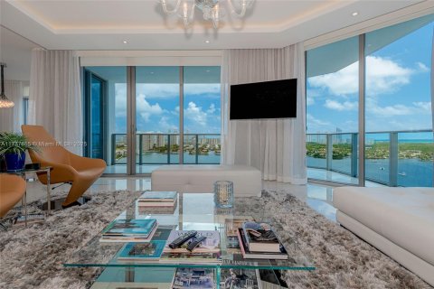 Condo in North Miami Beach, Florida, 3 bedrooms  № 1714355 - photo 12