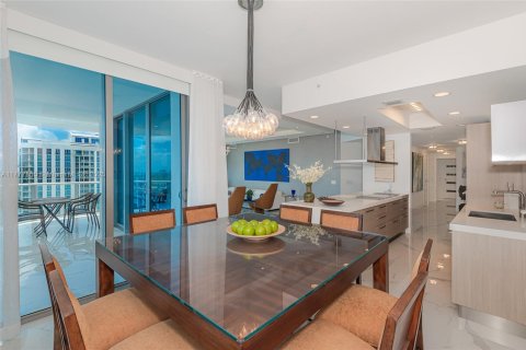 Condo in North Miami Beach, Florida, 3 bedrooms  № 1714355 - photo 22