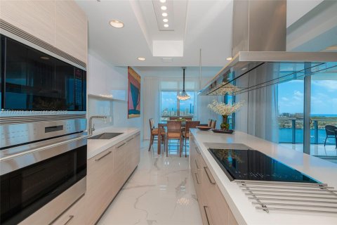 Condo in North Miami Beach, Florida, 3 bedrooms  № 1714355 - photo 19