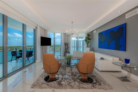 Condo in North Miami Beach, Florida, 3 bedrooms  № 1714355 - photo 16