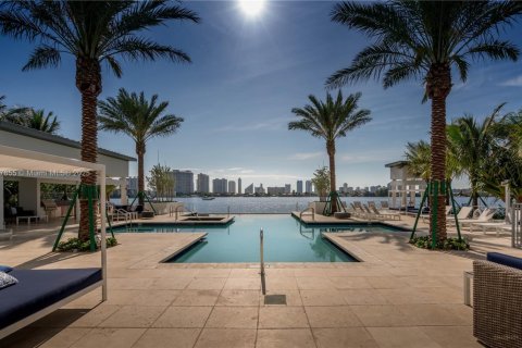 Condo in North Miami Beach, Florida, 3 bedrooms  № 1714355 - photo 7