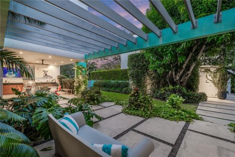 Купить виллу или дом в Майами, Флорида 6 спален, 400.69м2, № 1974828 - фото 12