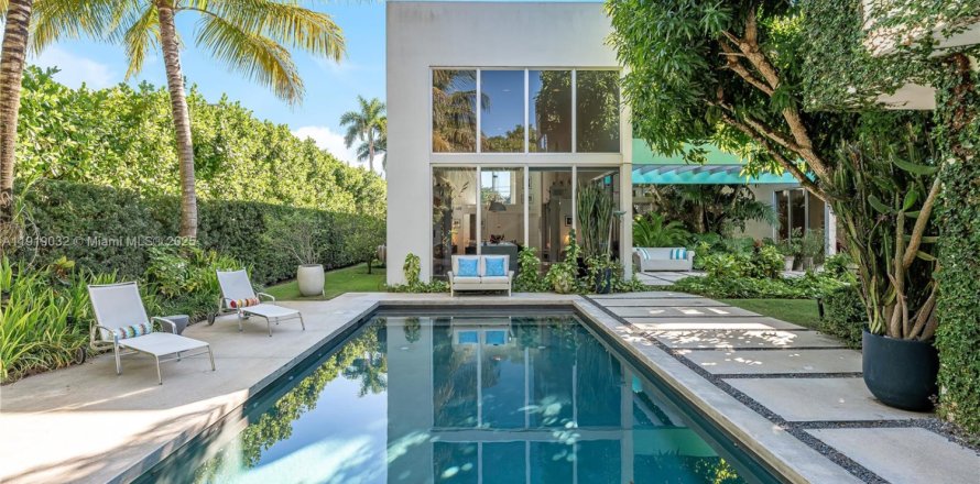 Дом в Майами, Флорида 6 спален, 400.69м2 № 1974828