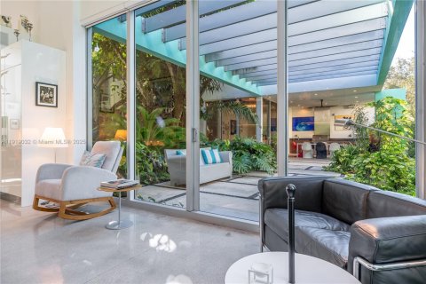 Купить виллу или дом в Майами, Флорида 6 спален, 400.69м2, № 1974828 - фото 22