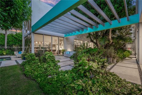 Купить виллу или дом в Майами, Флорида 6 спален, 400.69м2, № 1974828 - фото 11
