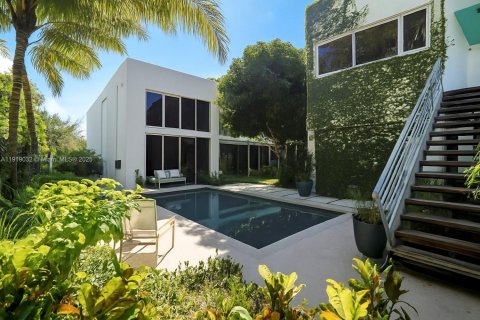 Купить виллу или дом в Майами, Флорида 6 спален, 400.69м2, № 1974828 - фото 2