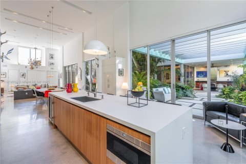 Купить виллу или дом в Майами, Флорида 6 спален, 400.69м2, № 1974828 - фото 21