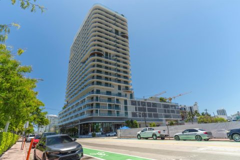 Condo in Miami Beach, Florida, 2 bedrooms  № 2249208 - photo 2