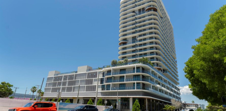 Condo in Miami Beach, Florida, 2 bedrooms  № 2249208