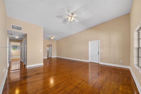 Condo in Bay Harbor Islands, Florida, 3 bedrooms № 2188589 - photo 5
