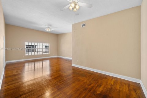 Condo in Bay Harbor Islands, Florida, 3 bedrooms № 2188589 - photo 6