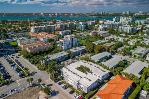 Condo in Bay Harbor Islands, Florida, 3 bedrooms № 2188589 - photo 29