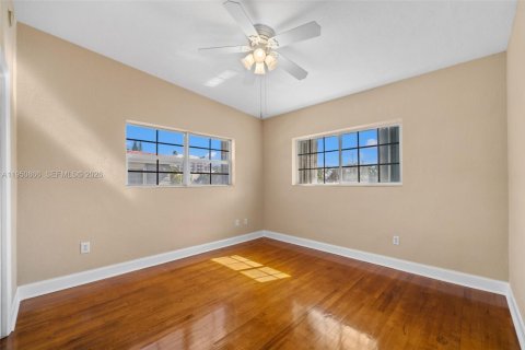 Condo in Bay Harbor Islands, Florida, 3 bedrooms № 2188589 - photo 20
