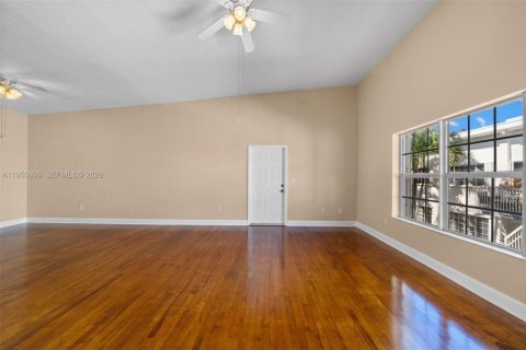 Condo in Bay Harbor Islands, Florida, 3 bedrooms № 2188589 - photo 3