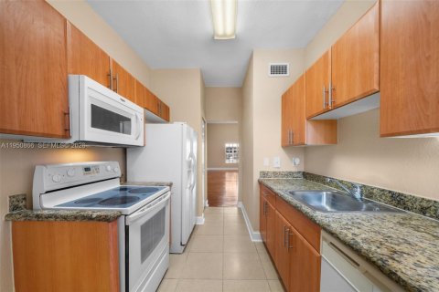 Condo in Bay Harbor Islands, Florida, 3 bedrooms № 2188589 - photo 8