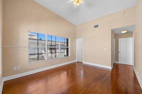 Condo in Bay Harbor Islands, Florida, 3 bedrooms № 2188589 - photo 15