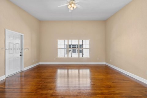 Condo in Bay Harbor Islands, Florida, 3 bedrooms № 2188589 - photo 2