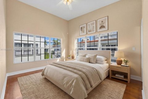 Condo in Bay Harbor Islands, Florida, 3 bedrooms № 2188589 - photo 13