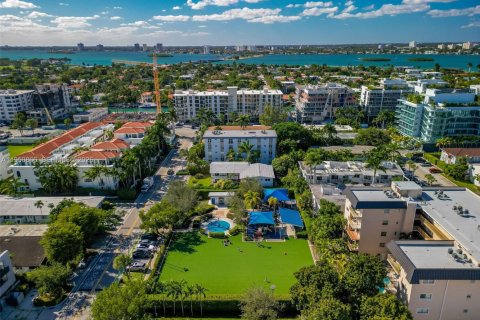 Condo in Bay Harbor Islands, Florida, 3 bedrooms № 2188589 - photo 30