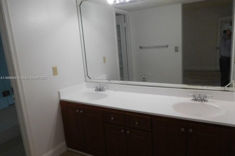 Снять в аренду виллу или дом в Майами, Флорида 3 спальни, 144м2, № 1950569 - фото 19