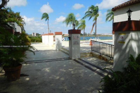 Снять в аренду виллу или дом в Майами, Флорида 3 спальни, 144м2, № 1950569 - фото 29