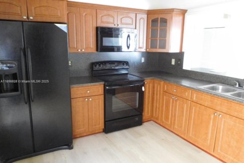 Снять в аренду виллу или дом в Майами, Флорида 3 спальни, 144м2, № 1950569 - фото 5