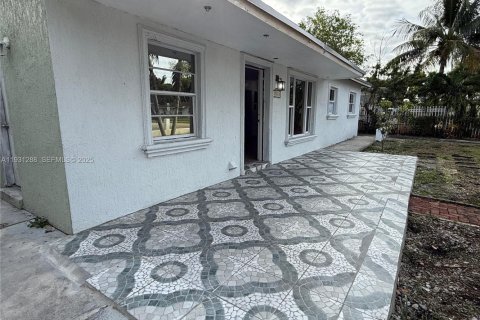 Купить коммерческую недвижимость в Майами-Гарденс, Флорида № 1989831 - фото 14