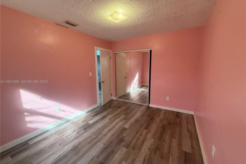 Купить коммерческую недвижимость в Майами-Гарденс, Флорида № 1989831 - фото 20