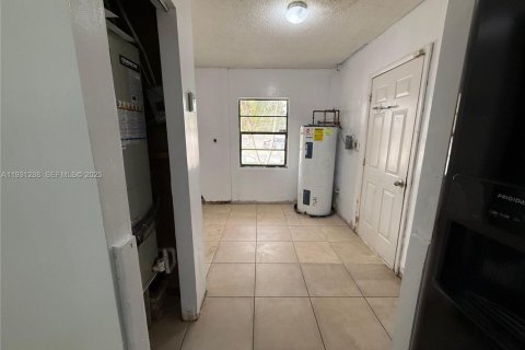 Купить коммерческую недвижимость в Майами-Гарденс, Флорида № 1989831 - фото 24