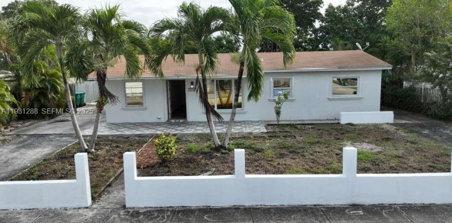 Коммерческая недвижимость в Майами-Гарденс, Флорида № 1989831