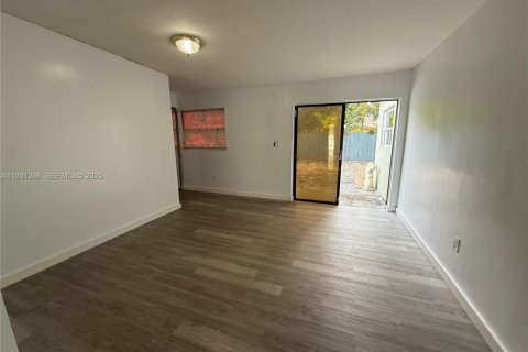 Купить коммерческую недвижимость в Майами-Гарденс, Флорида № 1989831 - фото 26