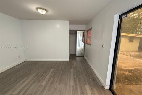 Купить коммерческую недвижимость в Майами-Гарденс, Флорида № 1989831 - фото 29