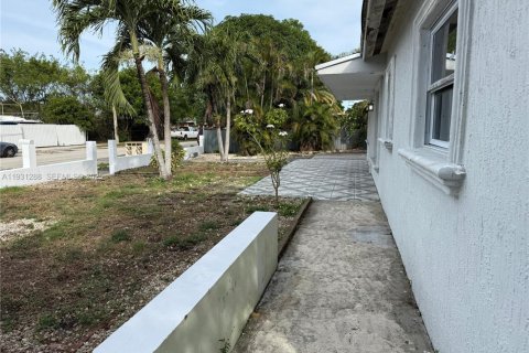 Купить коммерческую недвижимость в Майами-Гарденс, Флорида № 1989831 - фото 8