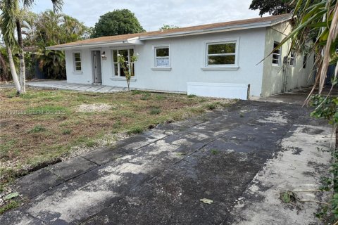 Купить коммерческую недвижимость в Майами-Гарденс, Флорида № 1989831 - фото 7