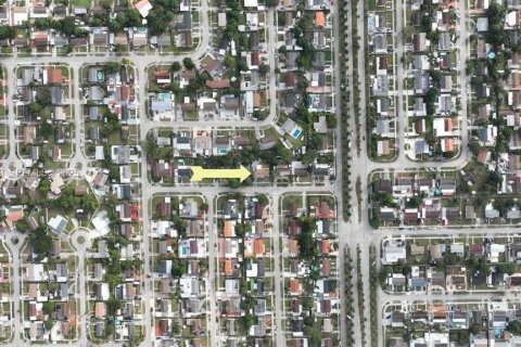 Купить коммерческую недвижимость в Майами-Гарденс, Флорида № 1989831 - фото 13