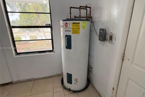 Купить коммерческую недвижимость в Майами-Гарденс, Флорида № 1989831 - фото 25