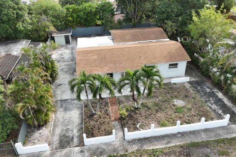 Купить коммерческую недвижимость в Майами-Гарденс, Флорида № 1989831 - фото 9